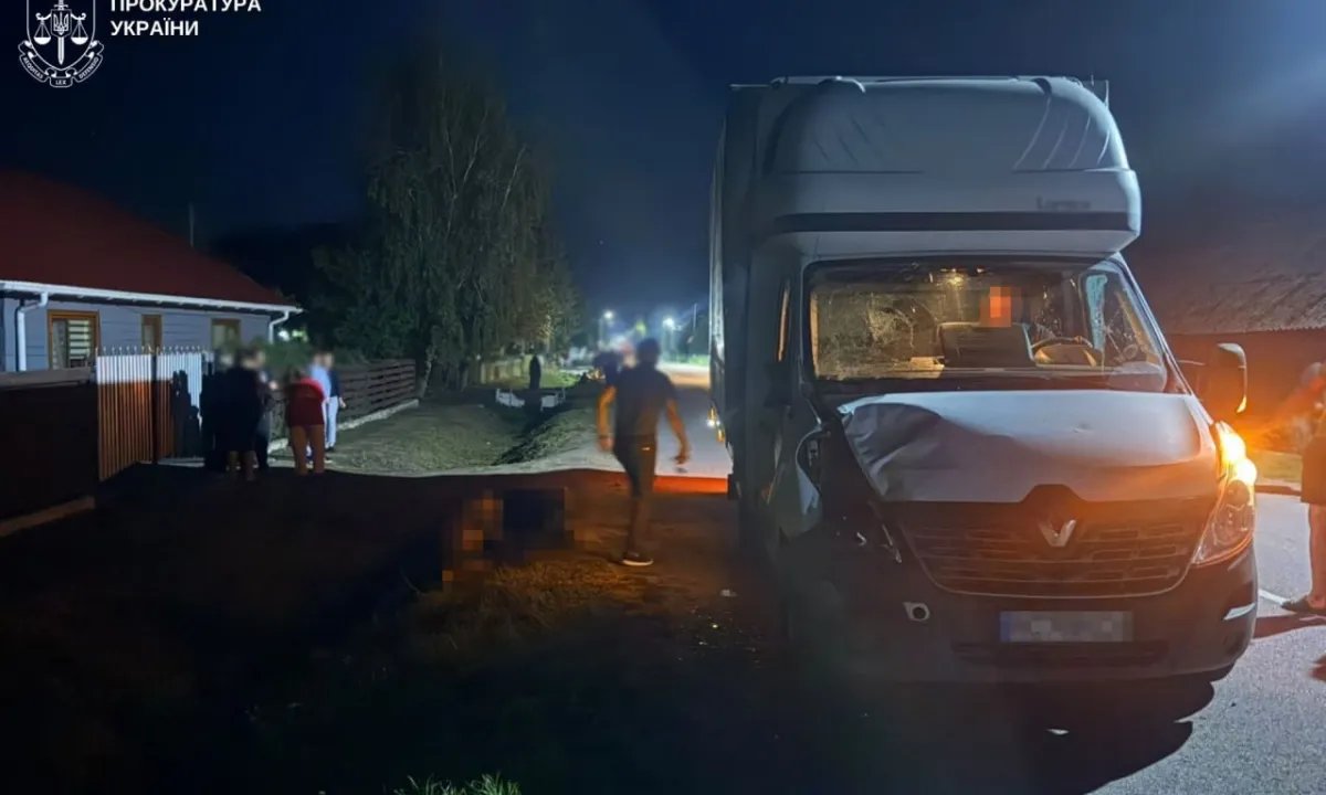 Они шли по обочине дороги: во Львовской области водитель сбил двух 14-летних девочек, одна из них погибла