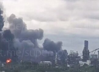 Мощная ночная атака беспилотников парализовала Москву и Подмосковье, уничтожен крупный складской комплекс. ВИДЕО