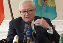 Кремль экстренно собирает встречу с посланниками США для снятия напряжения