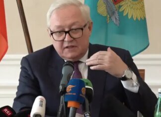 Кремль экстренно собирает встречу с посланниками США для снятия напряжения