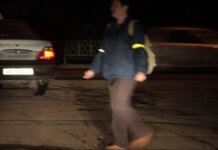 Стань заметным: полиция напоминает, как обычный фликер может спасти вашу жизнь на ночной дороге. ВИДЕО