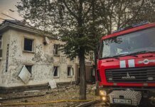 Россия нанесла удары по жилым домам и железной дороге в Харьковской области: есть жертвы