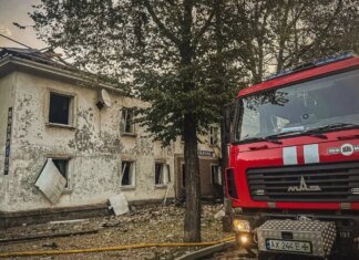 Россия нанесла удары по жилым домам и железной дороге в Харьковской области: есть жертвы