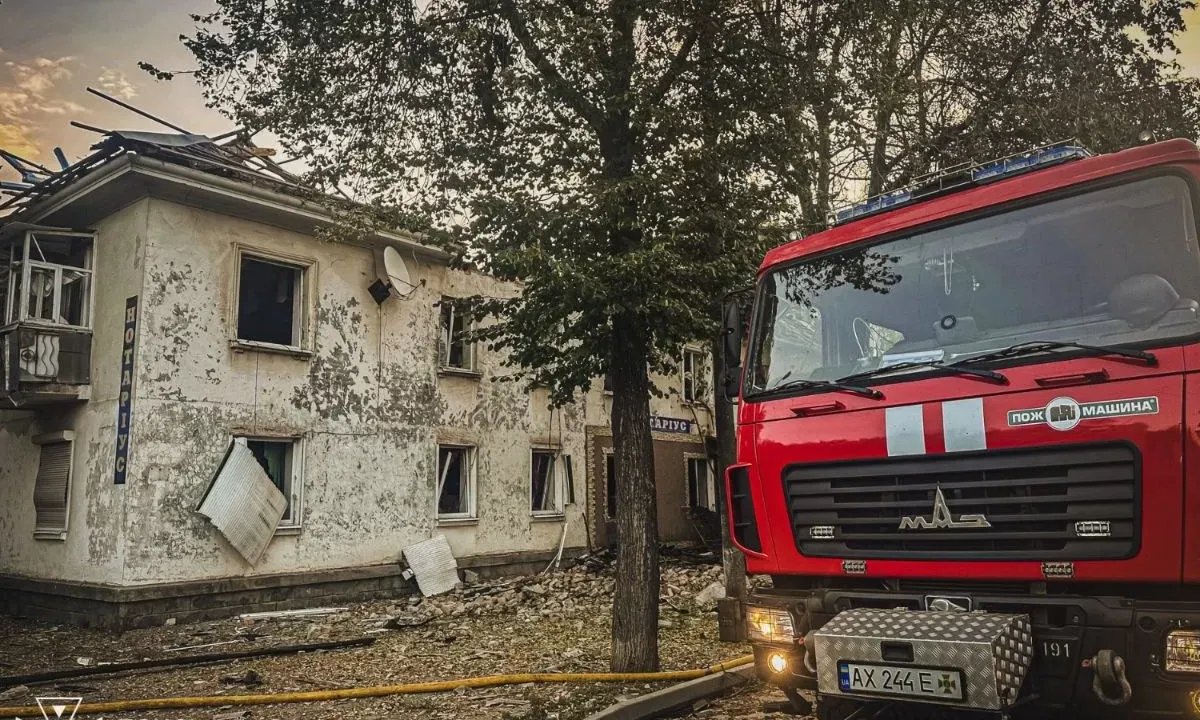 Россия нанесла удары по жилым домам и железной дороге в Харьковской области: есть жертвы