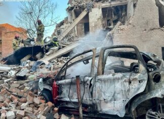 Под завалами могут находиться люди: в Днепре в результате массированной атаки зафиксированы разрушения, погибшие и пострадавшие