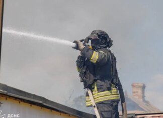 Краматорск под ударом: россияне ранили мужчину, повредили восемь домов