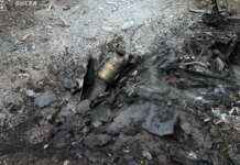 Обломки между жилыми домами: в Соломенском районе Киева после атаки дронов горело транспортное предприятие