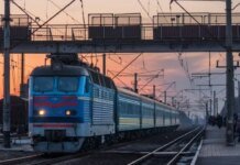 Вокзалы целы, поезда опаздывают: Укрзализныця рассказала, как работает после атаки на Киев