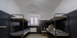 Украина передала Южной Корее двух пленных солдат КНДР