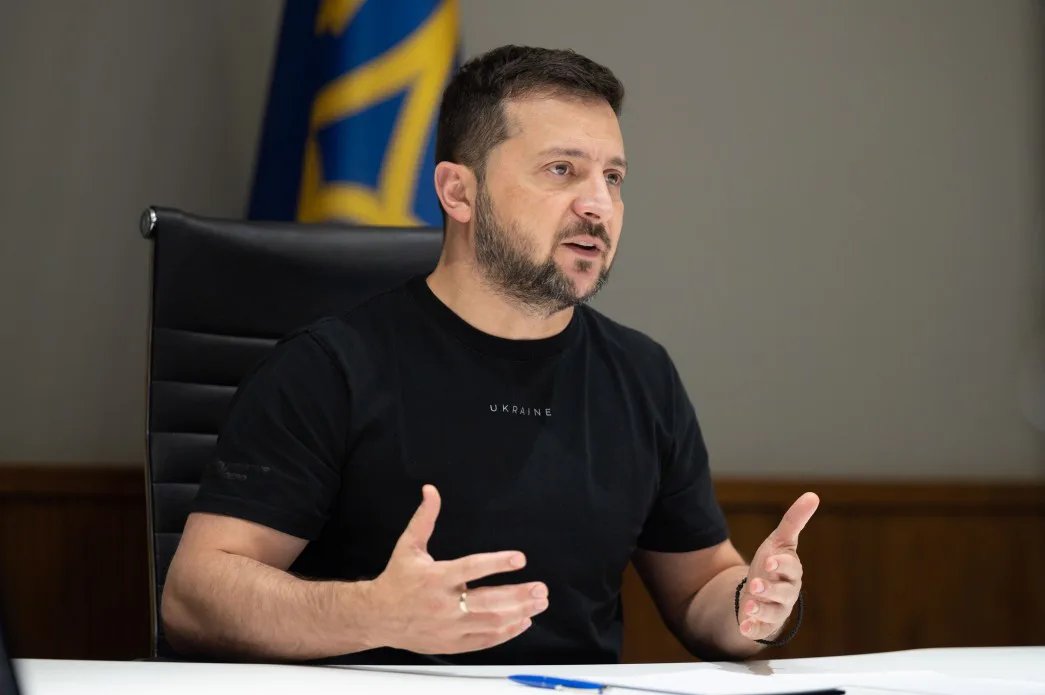 Україна вдарила по НПЗ у Пермі та Новошахтинську, «Завод Іскра» і російських радіолокаційних станціях — Зеленський