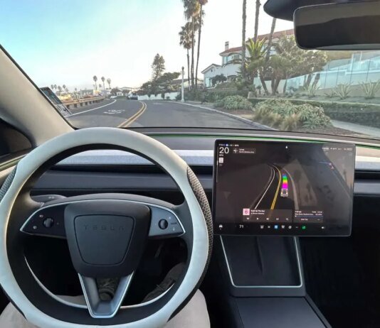 Tesla поки без автопілота FSD у ЄС — рішення відклали