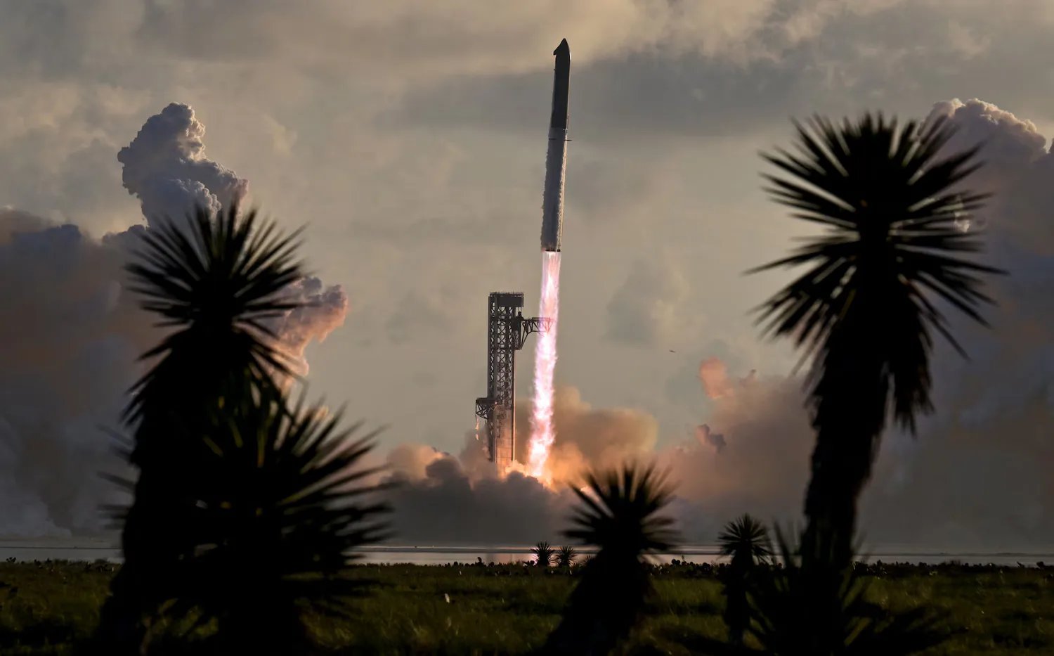 Корабель Starship здійснив свій перший орбітальний політ, вивівши на орбіту супутники Starlink