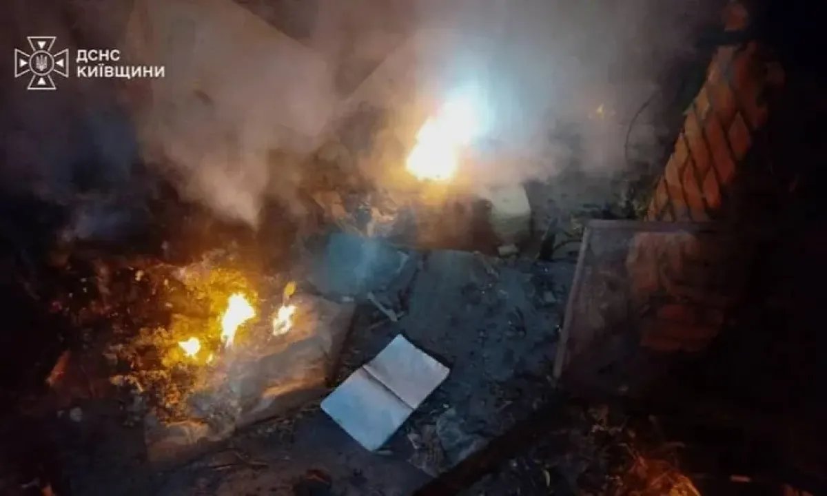 Российская атака повредила склады АТБ в Киевской области: вспыхнули пожары