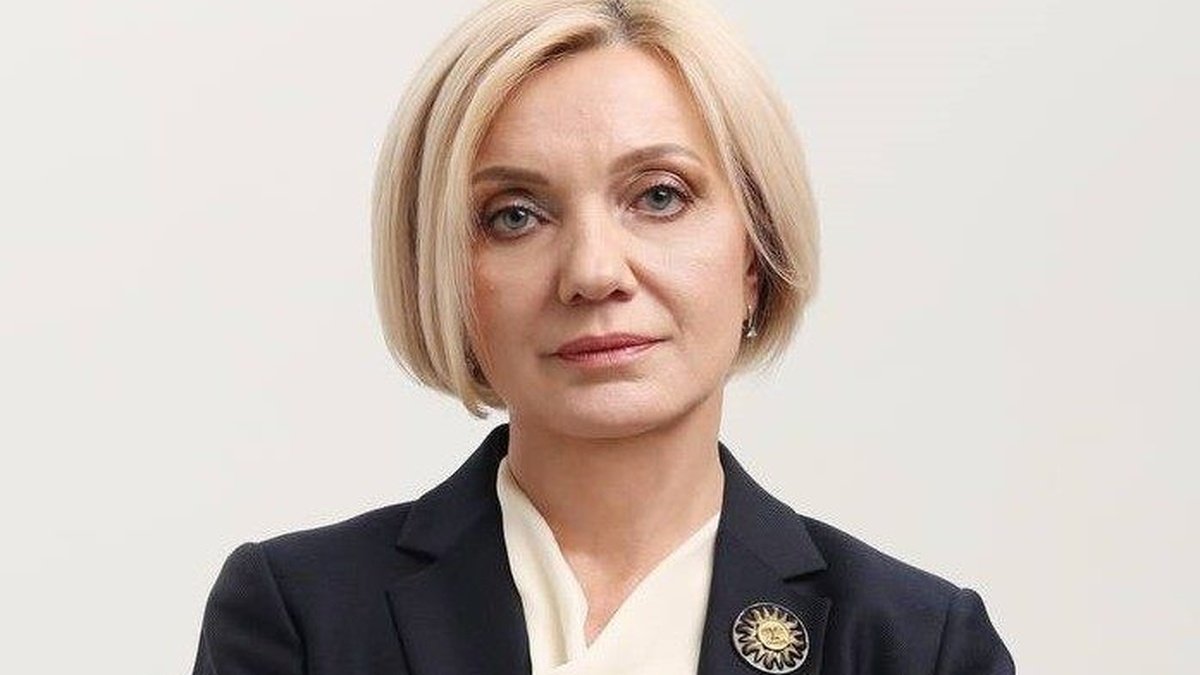 Языковой омбудсмен налагает штрафы за русскоязычную рекламу депутатов Фельдмана и Бойко