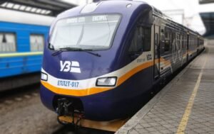 Три приміські поїзди на Дніпропетровщині курсують із затримками