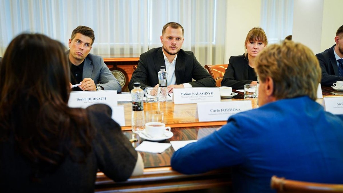 Калашник обсудил с послом Италии безопасность логистики, отопительный сезон и защиту инфраструктуры