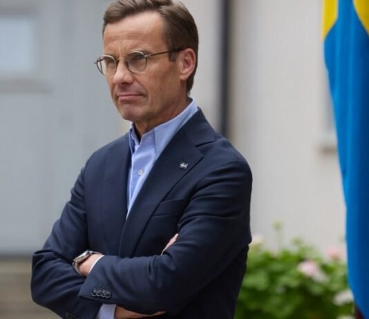 Шведский премьер Кристерссон подал в отставку