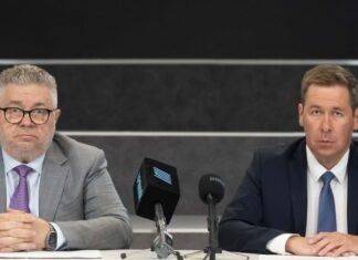 Адвокаты Порошенко подали заявления о давлении на коллегию судей по делу о санкциях