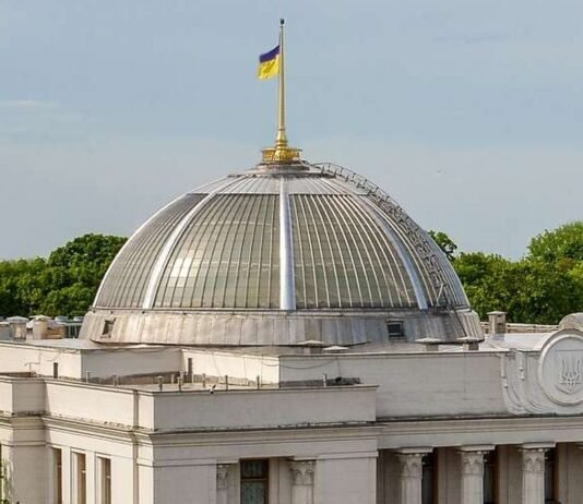 Восемь партий прошли бы в Раду в случае проведения выборов, партия Залужного возглавляет рейтинг – соцопрос