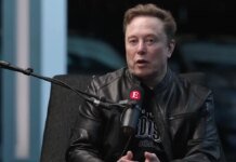 Маск заявив про розгляд злиття Tesla та SpaceX