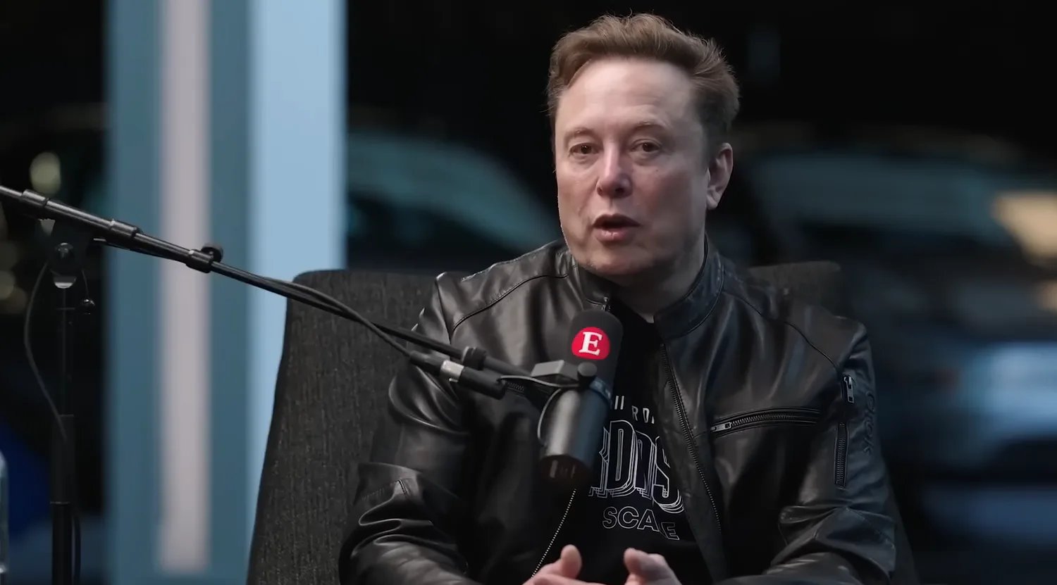 Маск заявив про розгляд злиття Tesla та SpaceX