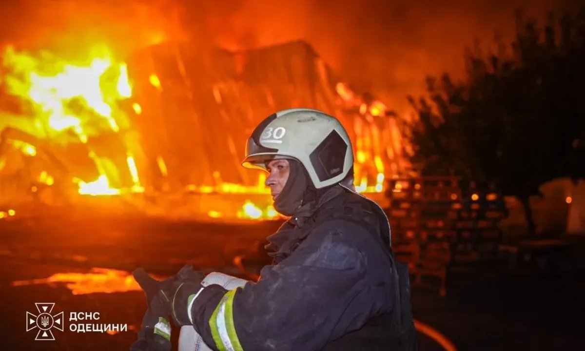 Новая атака на Киев: дрон попал в склады, возле жилого комплекса вспыхнул пожар