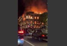 Огненный ад в центре Санкт-Петербурга: горит особняк Миллера. ВИДЕО