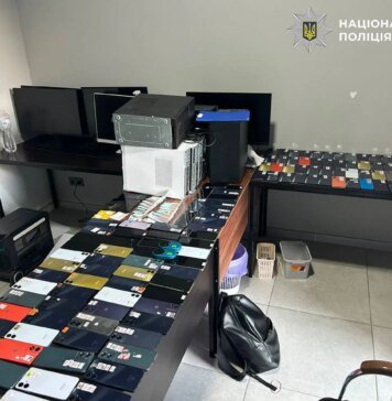 У Дніпрі викрили кол-центри, що виводили гроші через "дропів"