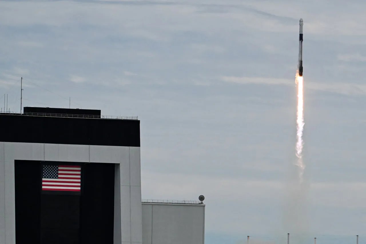 Екіпаж SpaceX встановив рекорд, діставшись МКС менш ніж за 8 годин