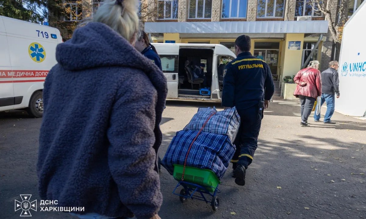 Острый стресс и потерянные дома: спасатели помогают эвакуированным с Харьковщины