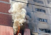Огонь на восьмом этаже: в Краматорске дроны ударили по многоквартирному дому