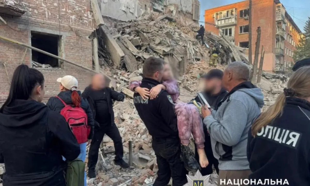 «Высокоточные удары» по детям: россияне разнесли ракетами многоэтажку и Центр творчества детей в Прилуках. ФОТО