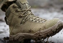 До 44 годин у воді, а також тест на прокол — яку перевірку на міцність проходять черевики для ЗСУ