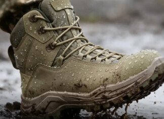 До 44 годин у воді, а також тест на прокол — яку перевірку на міцність проходять черевики для ЗСУ