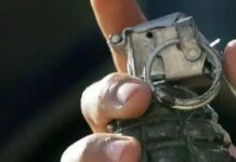 В центре Кропивницкого мужчина устроил стрельбу и взорвал шесть гранат: полиция проводит операцию по нейтрализации угрозы. ВИДЕО