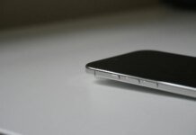 Поставки смартфонів у світі обвалилися до мінімуму за 14 років