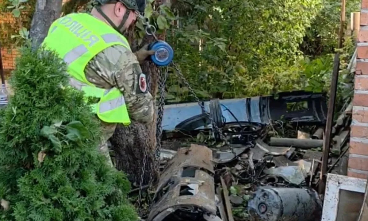 В Киеве реактивный беспилотник РФ пробил крышу дома и не взорвался. ВИДЕО