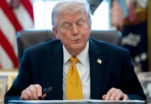 Подарунок Путіну: Трамп підписав указ про призупинення санкцій і мит проти Росії