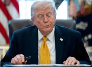 Подарунок Путіну: Трамп підписав указ про призупинення санкцій і мит проти Росії