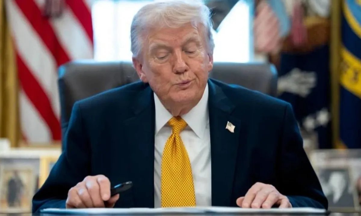Подарунок Путіну: Трамп підписав указ про призупинення санкцій і мит проти Росії