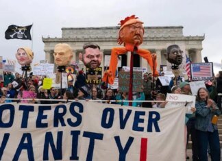 Противники Трампа мобилизуются перед выборами: почему американцев призывают голосовать уже сейчас. ФОТО, ВИДЕО