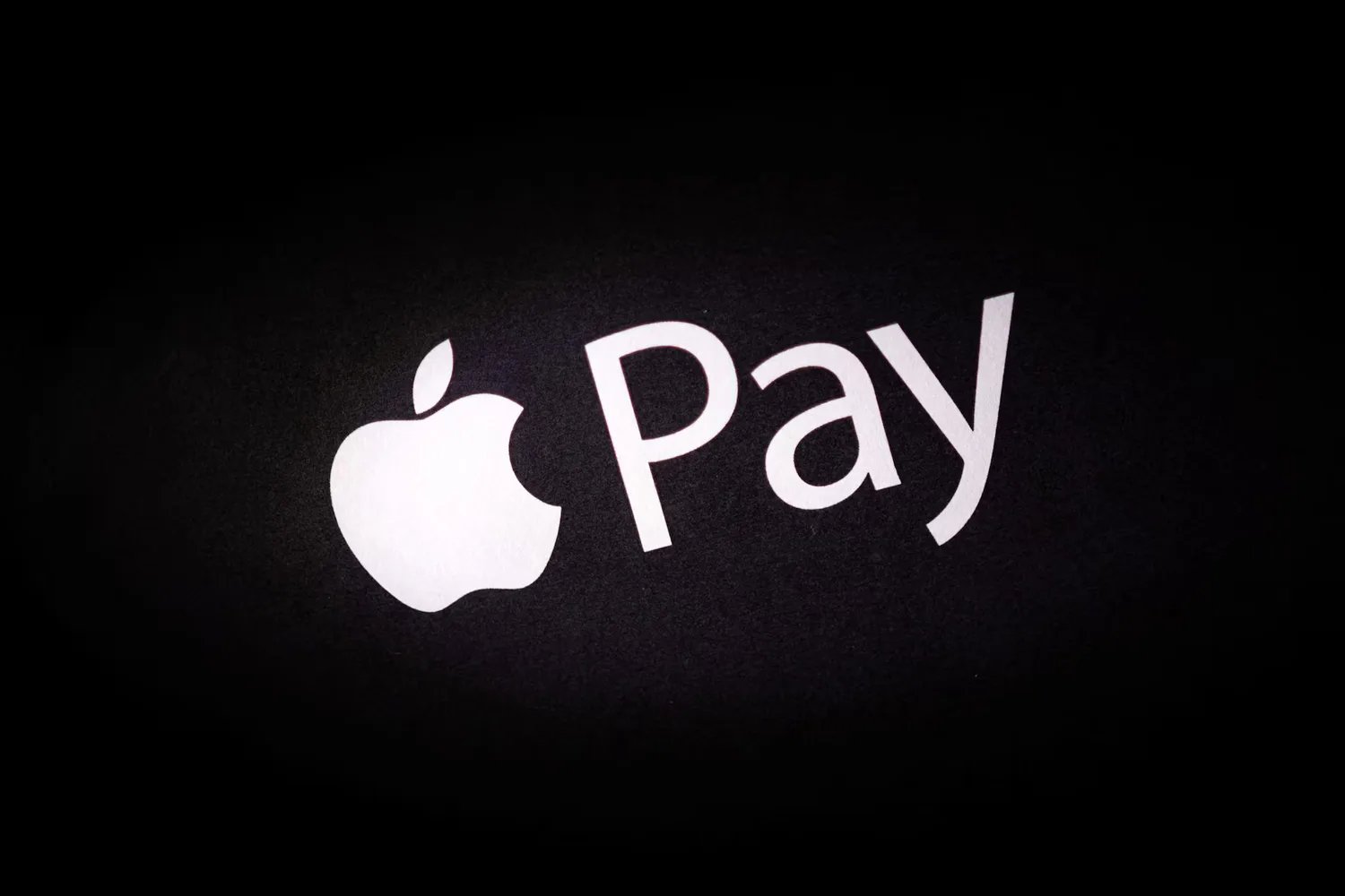У Британії хочуть послабити контроль Apple над безконтактними платежами — що пропонують
