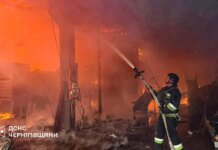 Россияне сожгли зернохранилище на Черниговщине, есть раненые. ФОТО