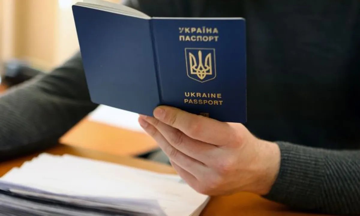 Заграничный паспорт за рубежом: нужна ли мужчинам выписка из «Резерв+»