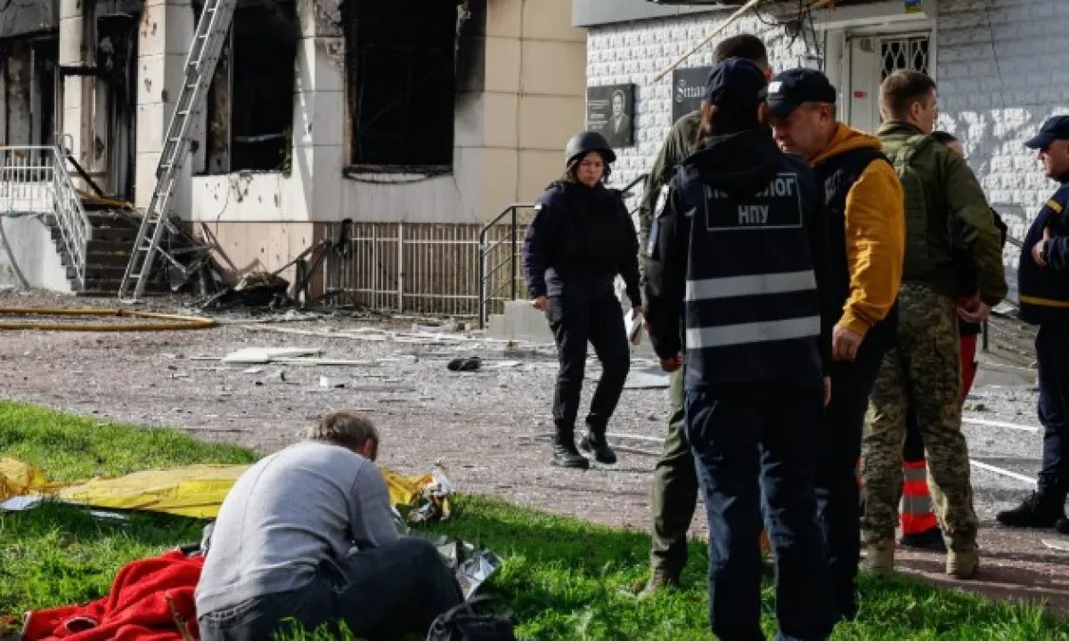 Патрульны в Чернигове показали, как оказывали помощь раненым. ВИДЕО