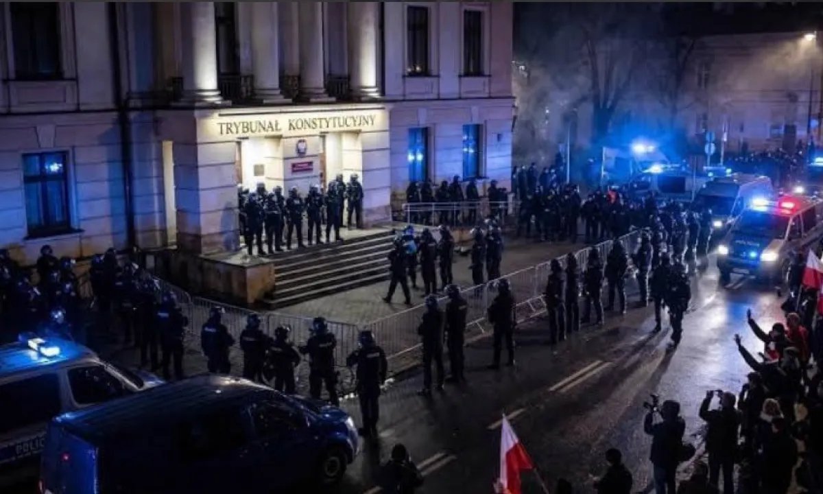 Обвинения в госперевороте и борьба за власть: что происходит в Польше. ВИДЕО