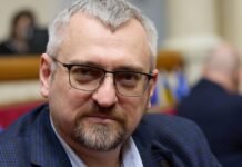 Депутаты из всех фракций требуют от премьера Корецкого отменить планы по созданию координационного центра по бронированию – Федиенко