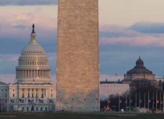 Пресс-секретарь Белого дома не смогла ответить, обмениваются ли США разведданными с Украиной