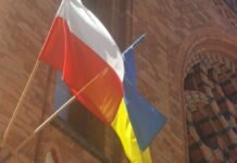 Глава Минобороны Польши считает, что украинские власти должны дистанцироваться от решения Львовского облсовета о провозглашении 2027г. годом УПА