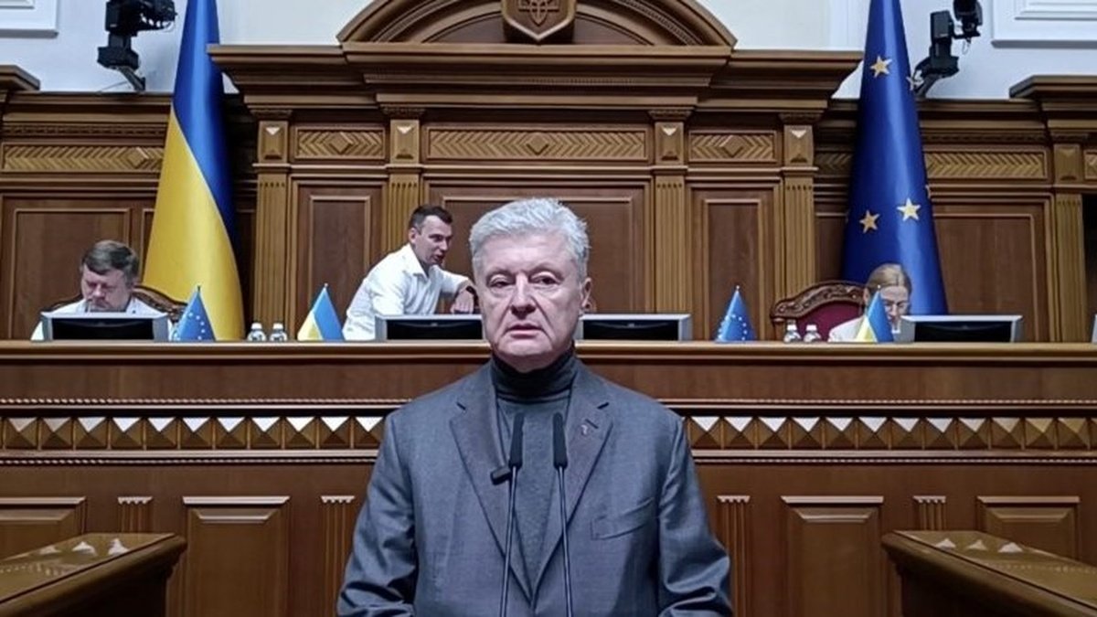 Порошенко чаще всего называют лидером оппозиции, а «Евросолидарность» оценивают наименее негативно среди фракций Рады – соцопрос КМИС